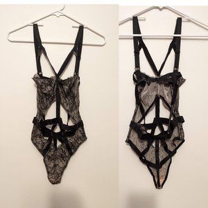 Victoria's Secret, Strappy Chantilly Lace Teddy, Size M, Black